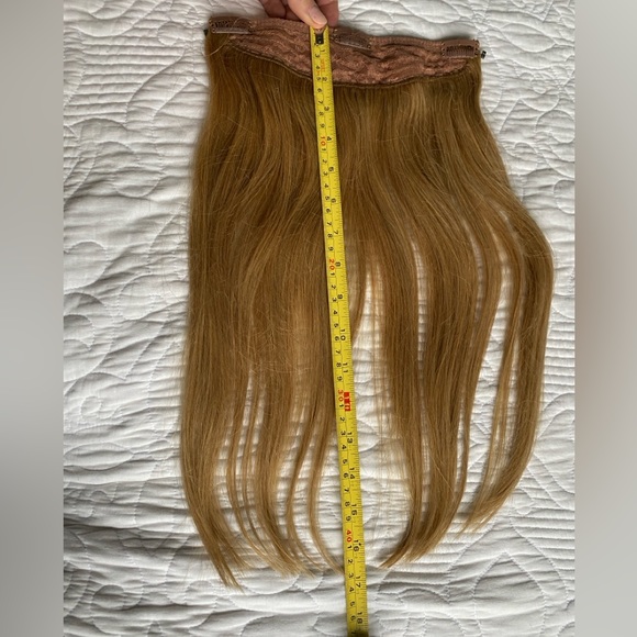 2x wigs + 2x clip on and wire extensions - Picture 8 of 13